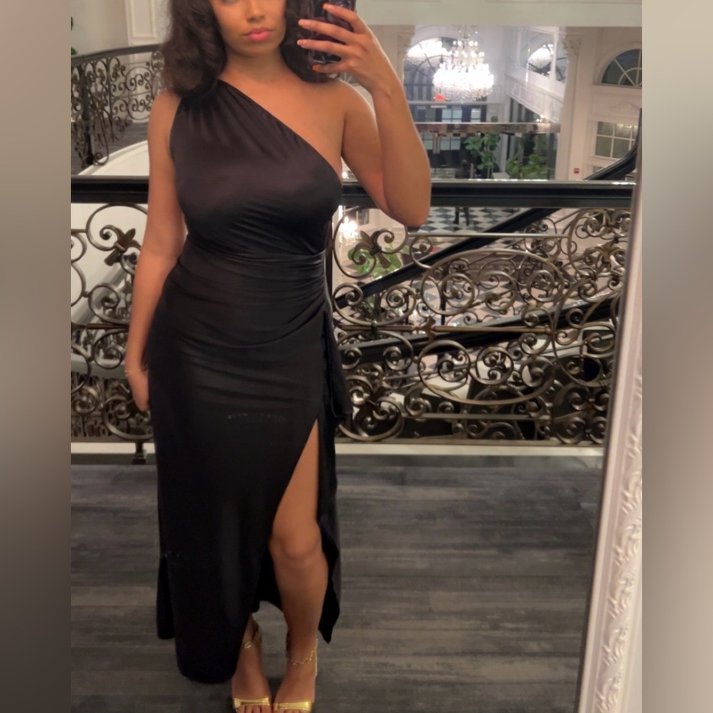 Elegant Black One-Shoulder Dress